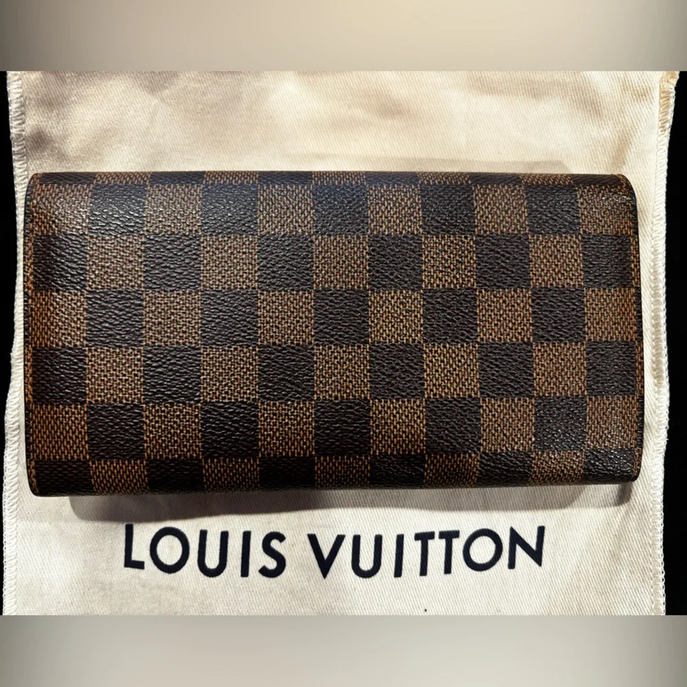 Louis Vuitton Sarah Wallet in the Damier Ebene - Picture 8 of 12